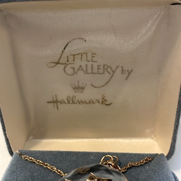 Little Gallery by Hallmark Glass Pendent Goldtone Mom Baby Owl Pendent Necklace - Picture 2 of 6